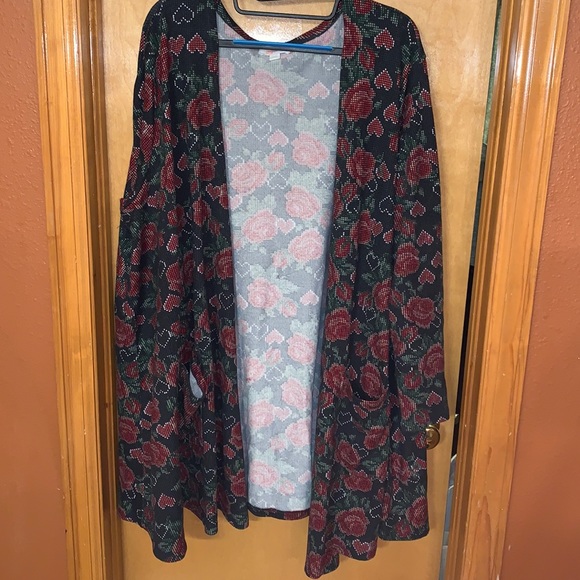 LuLaRoe Sweaters - ❤️Valentines Lularoe Caroline❤️